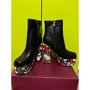 beautiful embroidered leather heeled platform detailed boots size 37 brand new
